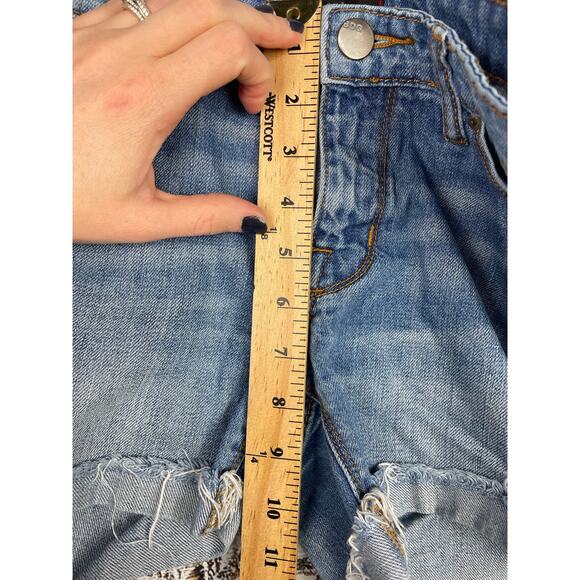 BDG Boyfriend Denim Shorts Light Wash size 25 Cuffed Raw Hem 3.5” Relaxed Cotton - Picture 5 of 6